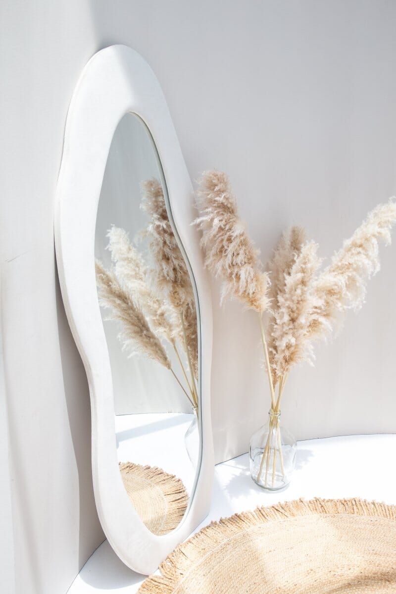 Miroir sur pied en flanelle à motifs ondulés Roxana (Blanc) - homidiscount